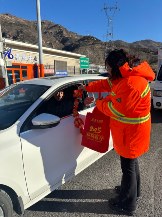 张家口分中心张家口养护队：开展新春送“福”气  情暖回家路志愿服务活动4