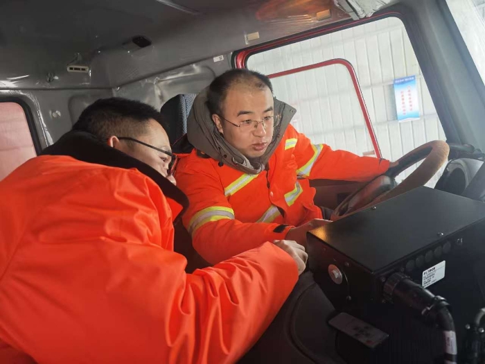 养护分公司张家口分中心：节前安全检查  护航春运1