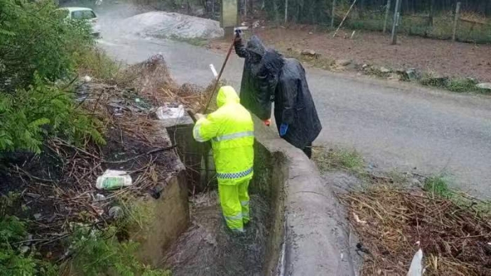 张家口分中心涞水北养护队四项措施应对汛情，全力守护道路安全畅通1
