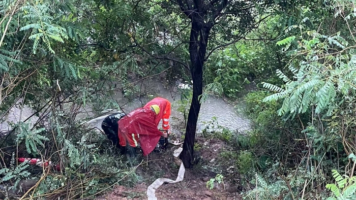 雨幕中的守护者：张家口分中心涞水西养护队蒸发池抽水作业纪实