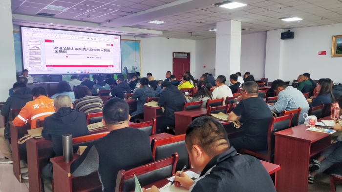 养护分公司张家口分中心：深学细悟养护作业规程，筑牢国庆前夕高速养护安全防线1
