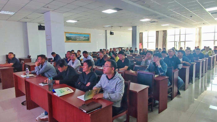 养护分公司张家口分中心：深学细悟养护作业规程，筑牢国庆前夕高速养护安全防线