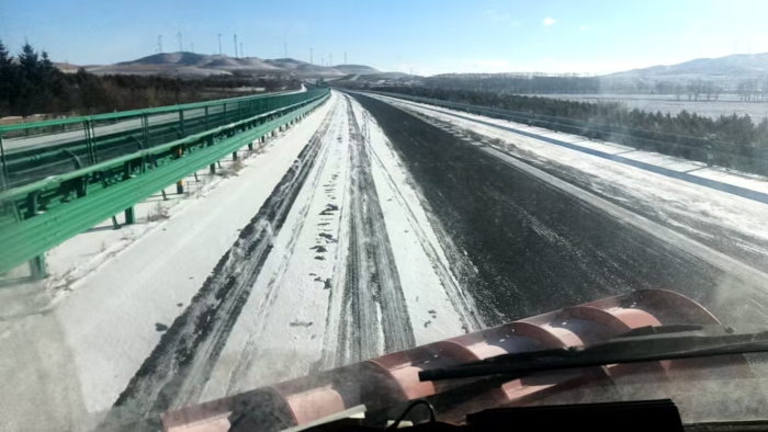 养护分公司张家口分中心：圆满完成“寒露”后首场除雪保畅工作1