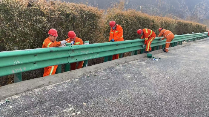 精准施策补短板 护栏升级保畅通—张家口分中心张家口养护队圆满完成护栏维修工程