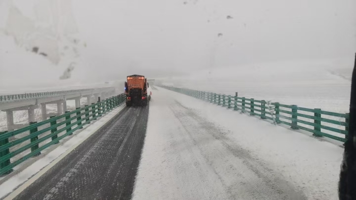 张家口分中心崇礼养护队：风雪无阻保畅通