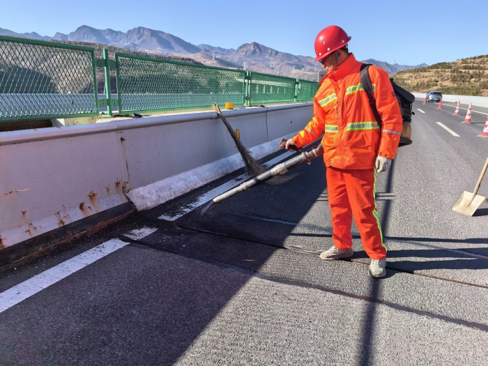 立行除隐患！张家口分中心张家口养护队精准养护筑牢安全防线1