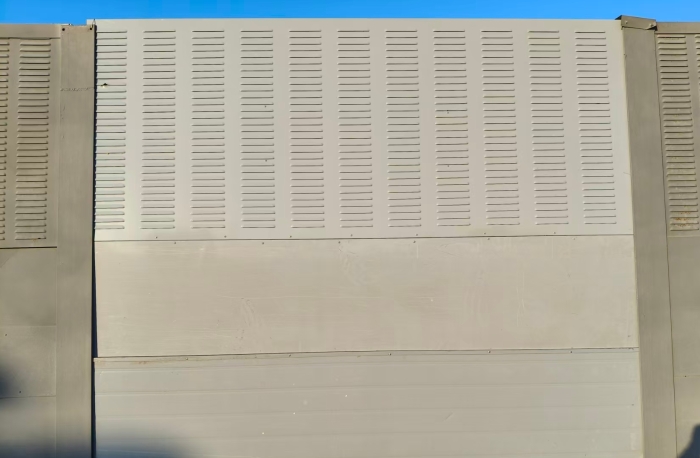 张家口分中心涞水北养护队：精准施策修声屏障，为道路添“静”美1