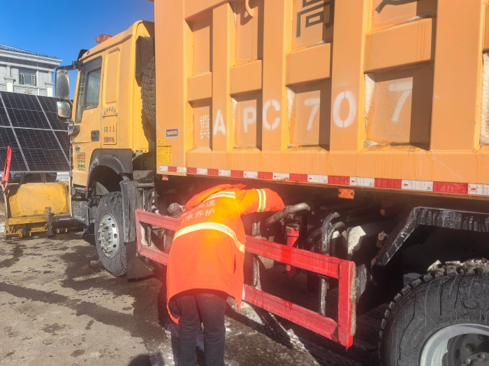 张家口分中心崇礼养护队：四项举措排查车辆隐患，筑牢安全生产防线