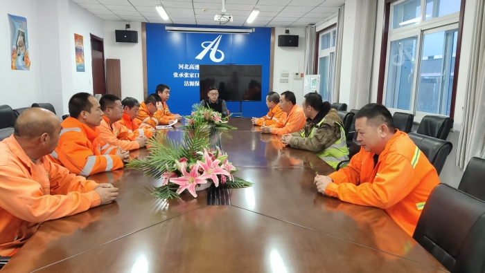 张家口分中心沽源养护队召开2025年度除雪工作复盘会