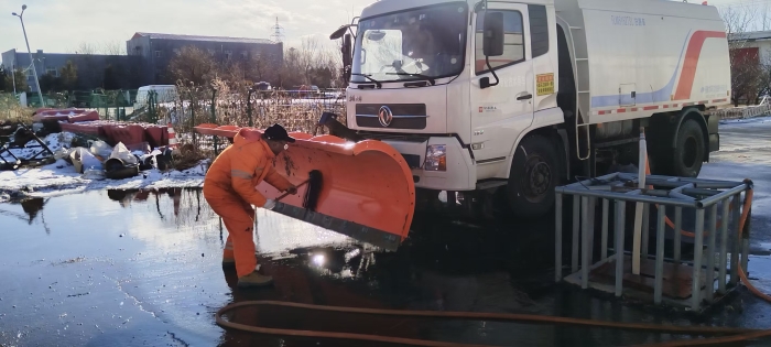 浴“雪”奋战再接力 义务洗车显本色1