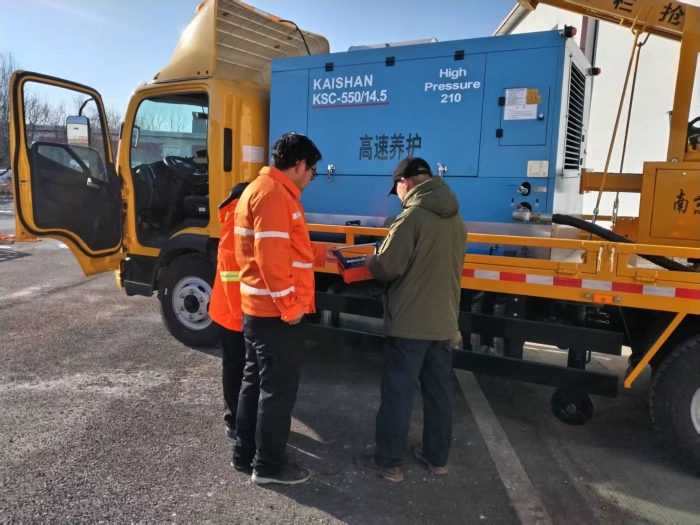 张家口分中心阳原养护队：开展护栏抢修车操作专项培训   提升实战能力保畅通