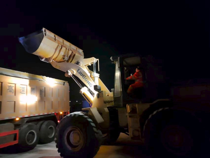 用责任与速度筑牢畅安防线，以担当实干之姿投身支援协作—张家口分中心涿鹿养护队2026年除雪保畅首战告捷(1)(1)