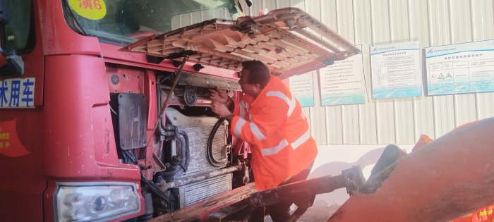 严阵以待抗冰雪 凝心聚力保畅通——张家口分中心阳原养护队全面启动新一轮除雪准备工作