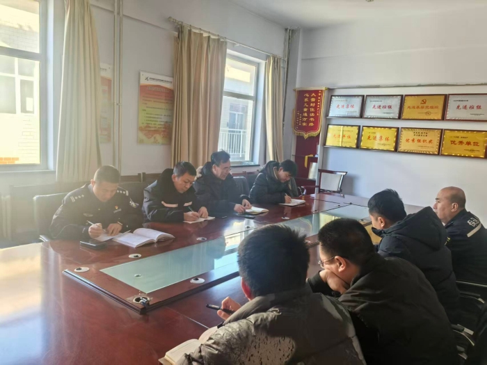 张家口分中心涿鹿养护队进行除雪保畅复盘会