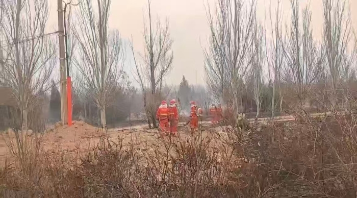 春运路上的“守护人”张家口分中心宣化养护队紧急扑灭火情