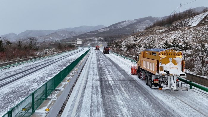 风雪砺初心 保畅通显担当——河北高速养护分公司张家口分中心高效开展除雪保畅工作