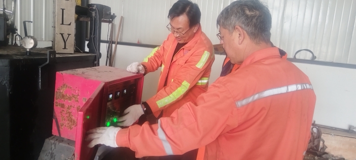 精检细修  蓄势待发——张家口分中心阳原养护队组织一线人员自主检修灌缝机1