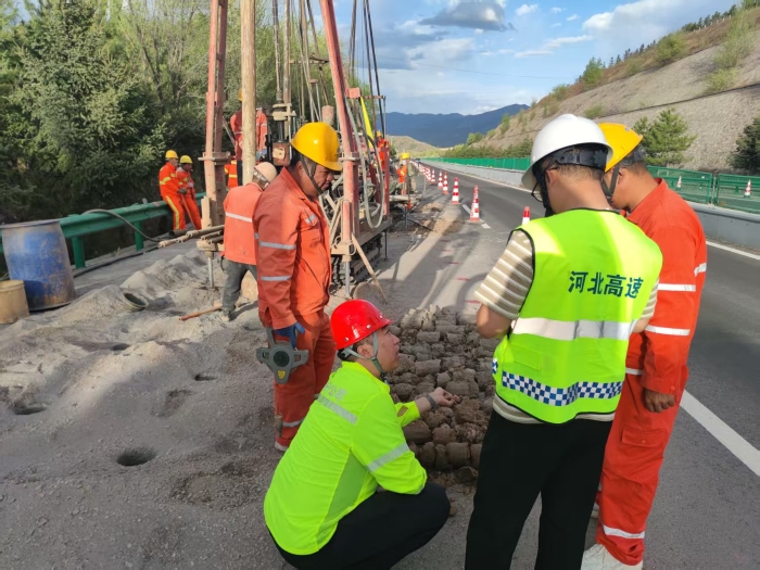 精研复盘促提升，匠心筑路保畅通—张家口分中心召开G95张承高速张家口段2026年路面病害处治工程复盘会1