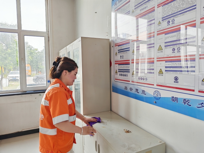 养护分公司张家口分中心涞水北养护队：大扫除焕新颜 整洁环境暖人心1