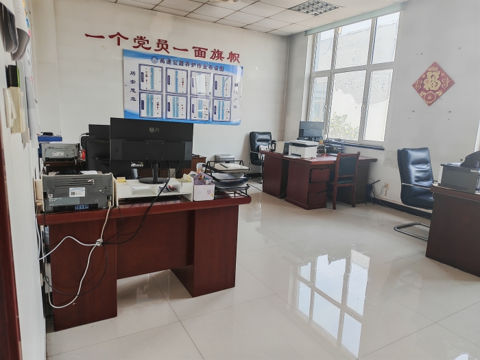 养护分公司张家口分中心涞水北养护队：大扫除焕新颜 整洁环境暖人心