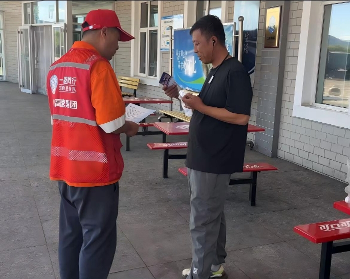 养护分公司张家口分中心涿鹿养护队：“养护人+志愿红”以专业之力践服务初心1