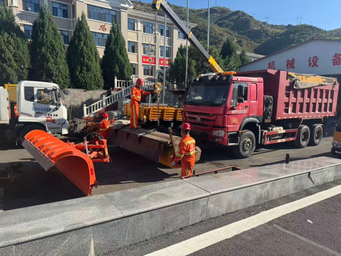 养护分公司张家口分中心张家口养护队：提前备战冬季除雪 守护张承高速通行安全1
