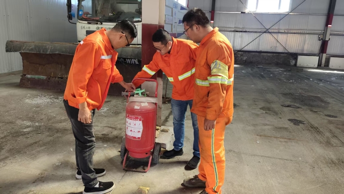 养护分公司张家口分中心沽源养护队：双节将至  安全先行